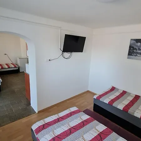 Arato Vendeghaz Guest house *