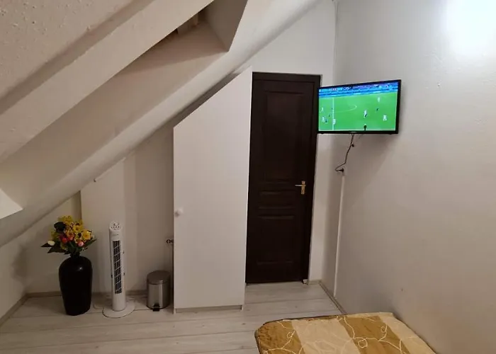 Arato Vendeghaz * Pětikostelí
